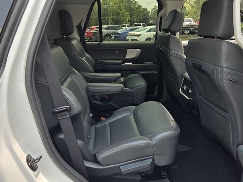 Used 2025 Ford Expedition Active RWD image 16