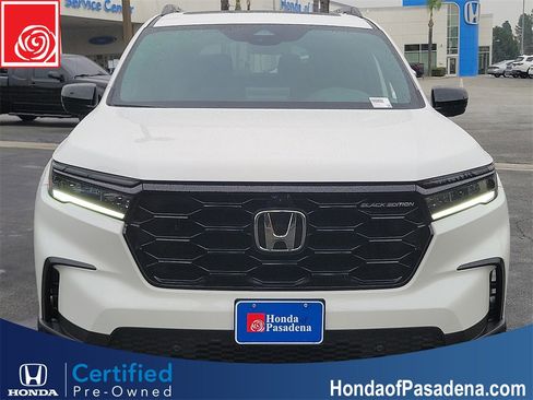 Certified 2025 Honda Pilot Black Edition image 8