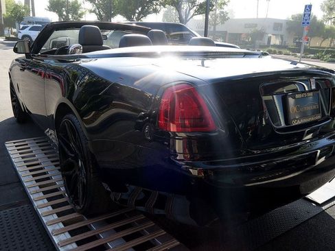 Used 2017 Rolls-Royce Dawn image 7