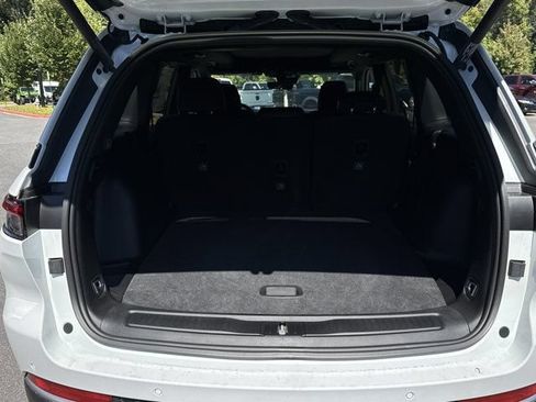 New 2027 Jeep Grand Cherokee Limited AWD/4WD image 18