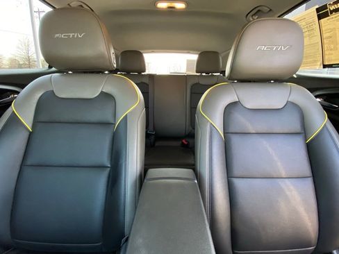 Used 2025 Chevrolet Trax ACTIV w/ Sunroof Package image 28