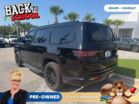 Used 2023 Jeep Wagoneer Series II AWD/4WD image 6