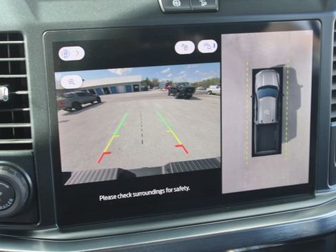 Used 2025 Ford F250 Lariat w/ Black Appearance Package image 23