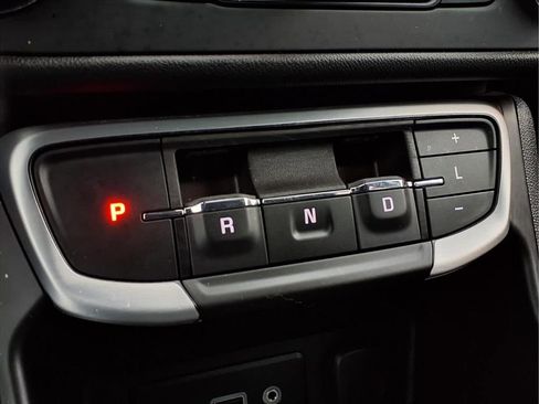 Used 2024 GMC Terrain SLE w/ Driver Convenience Package image 11