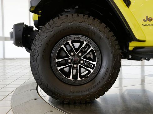 Used 2024 Jeep Wrangler Unlimited Rubicon AWD/4WD image 10