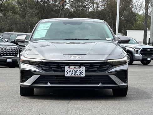 Used 2025 Hyundai Elantra Limited FWD image 7