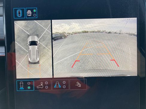 Used 2025 GMC Acadia Elevation image 25