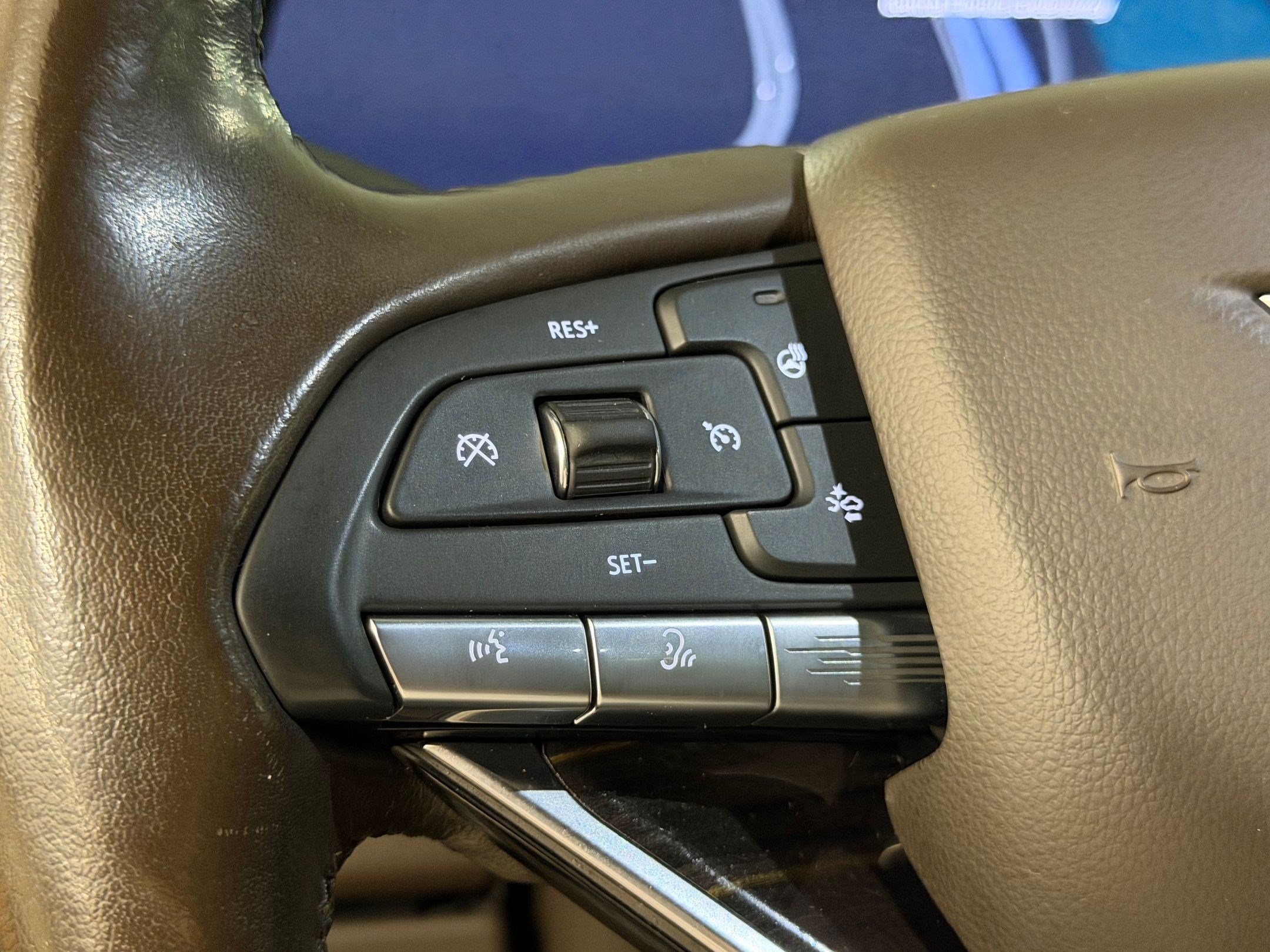 Used 2021 Cadillac Escalade ESV Premium Luxury w/ Driver Assist Tech Package AWD/4WD image 15