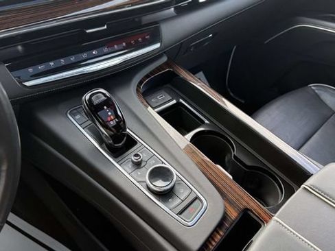 Used 2022 Cadillac Escalade Premium Luxury AWD/4WD image 81