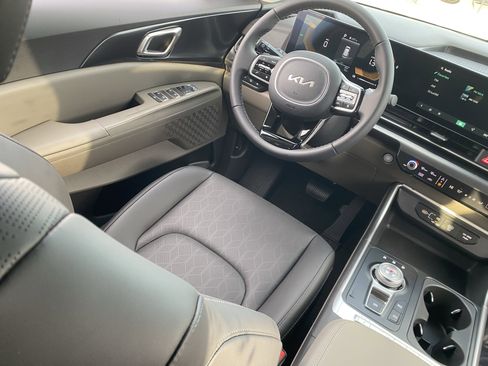 New 2026 Kia Carnival LXS image 12