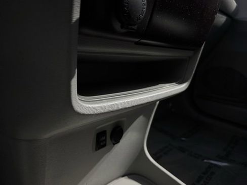 Used 2013 Toyota Sienna XLE image 18