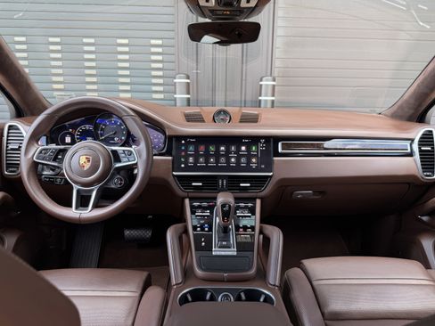 Certified 2023 Porsche Cayenne Platinum Edition AWD/4WD image 18