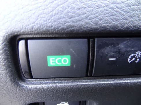 Used 2025 Nissan Sentra SV FWD image 17