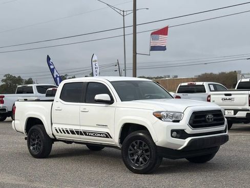 Used 2023 Toyota Tacoma SR5 w/ Technology Package image 2