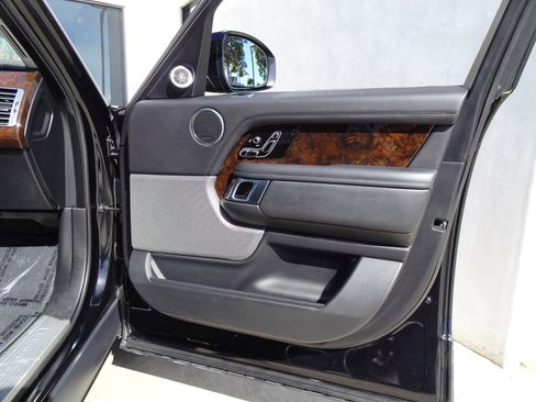 Used 2020 Land Rover Range Rover HSE image 20