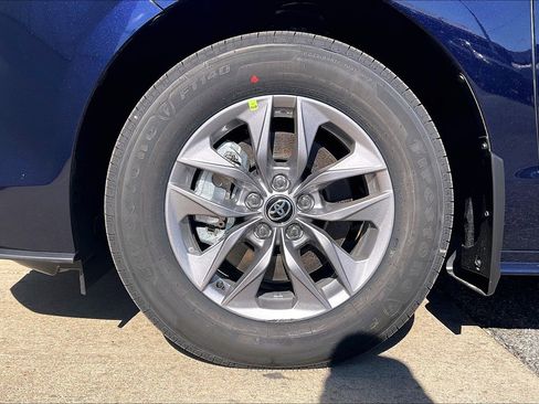 New 2026 Toyota Sienna XLE image 15