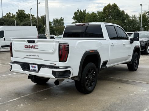 Used 2025 GMC Sierra 2500 AT4 AWD/4WD image 5