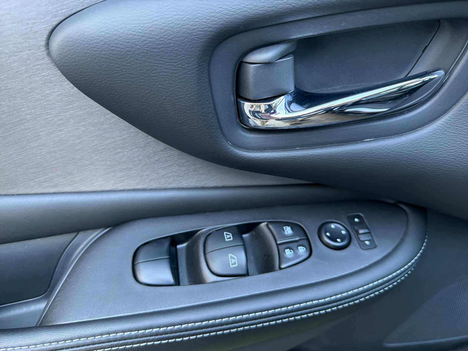 Used 2023 Nissan Murano SV w/ Cargo Package FWD image 11