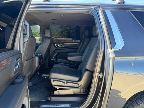 Used 2023 Chevrolet Suburban LT w/ Luxury Package AWD/4WD image 18