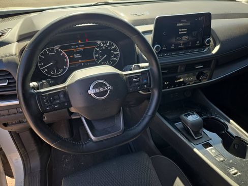 Used 2025 Nissan Rogue SV FWD image 16