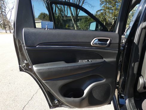 Used 2017 Jeep Grand Cherokee Limited w/ Trailer Tow Group IV image 23