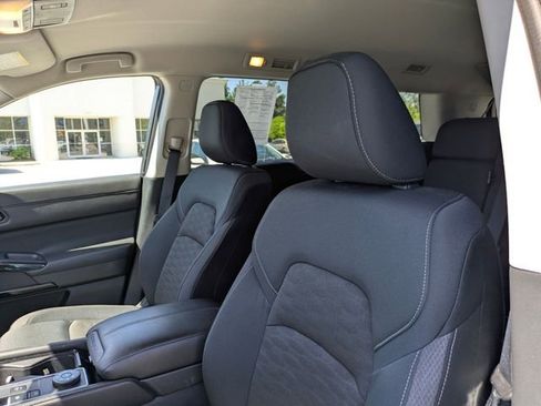 Used 2025 Nissan Pathfinder SV AWD/4WD image 12