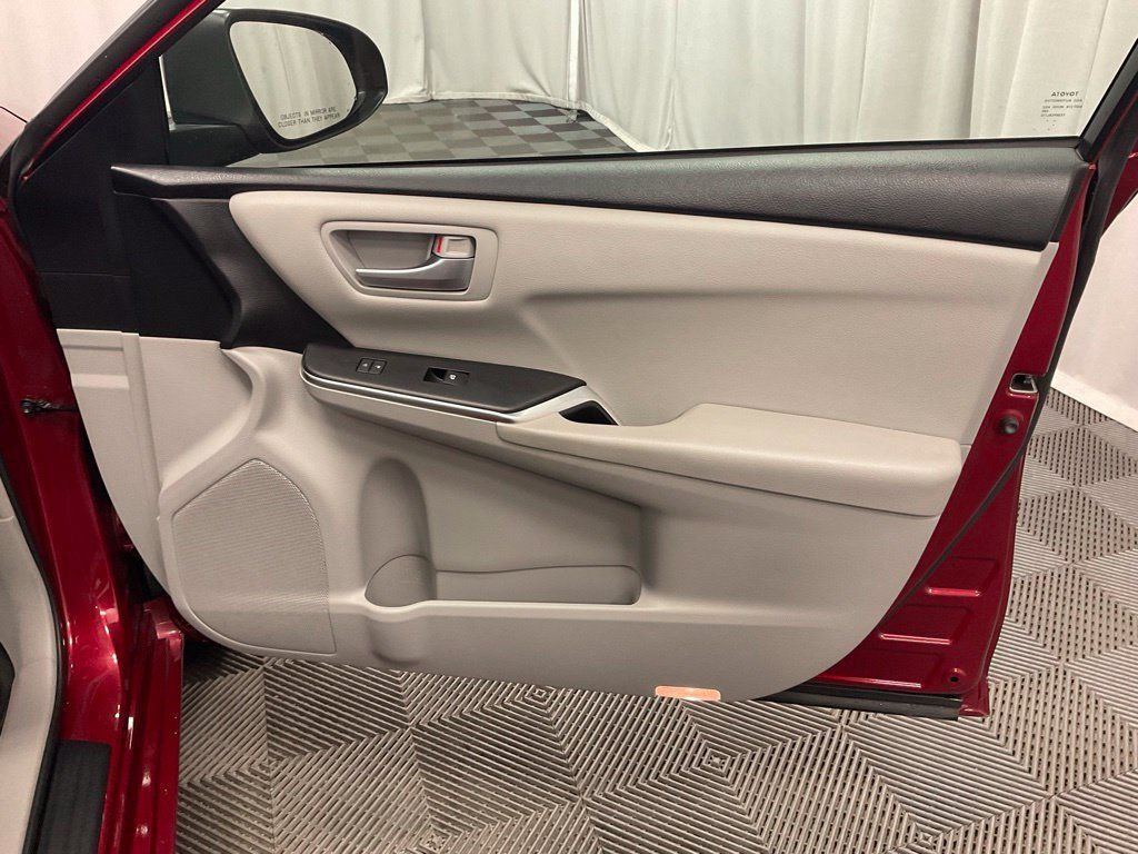 Used 2016 Toyota Camry LE FWD image 25