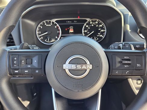 Used 2024 Nissan Rogue S FWD image 23