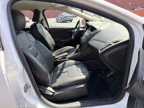 Used 2016 Ford Focus SE w/ Equipment Group 201A FWD image 15