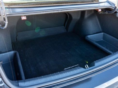 Used 2021 Hyundai Sonata Limited w/ Preferred Accessory Package image 20