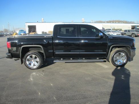 Used 2018 GMC Sierra 1500 SLT image 2