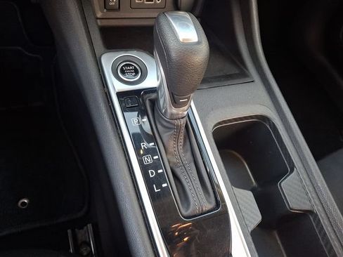Used 2024 Nissan Sentra SV FWD image 14