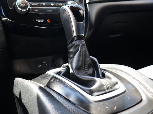 Used 2020 Nissan Rogue SV image 52