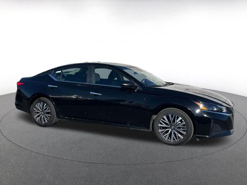 Used 2025 Nissan Altima 2.5 SV image 15