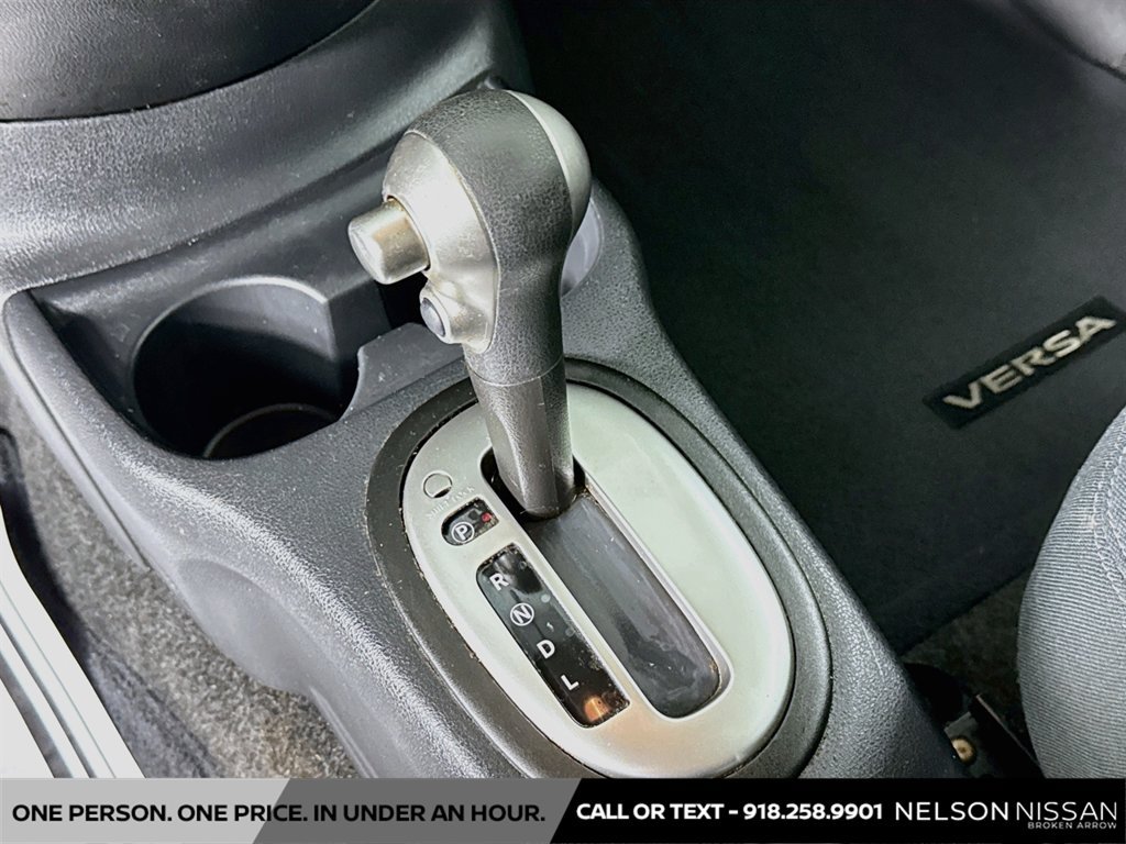 Used 2016 Nissan Versa SV FWD image 15