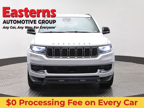Used 2024 Jeep Wagoneer L Series II RWD image 2