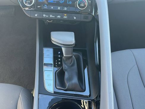 Certified 2025 Hyundai Elantra SEL image 28