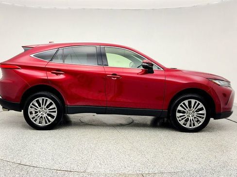 Used 2021 Toyota Venza XLE w/ Softex Package image 4