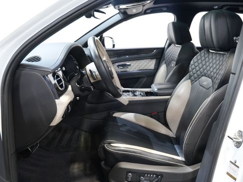 Used 2022 Bentley Bentayga AWD/4WD image 30