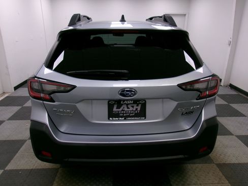 Used 2023 Subaru Outback Premium AWD/4WD image 11