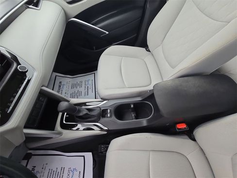 Used 2025 Toyota Corolla Cross L image 13