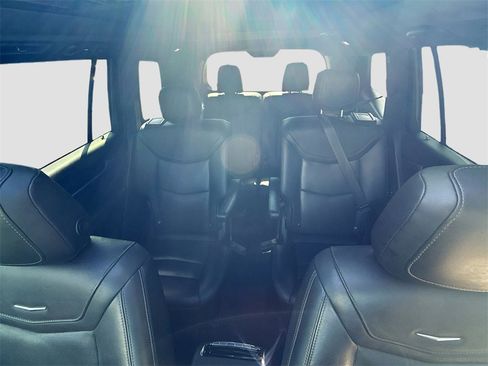 Used 2021 Cadillac XT6 Premium Luxury image 23