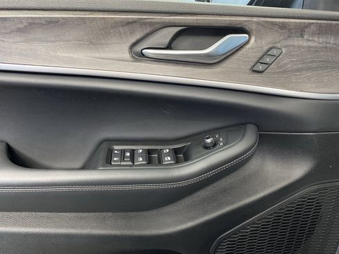 Used 2024 Jeep Grand Cherokee L Limited w/ Luxury Tech Group II image 12