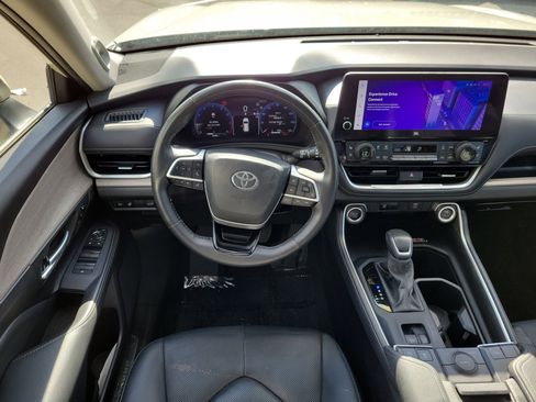 Used 2024 Toyota Grand Highlander Limited image 18