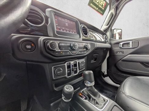 Used 2020 Jeep Wrangler Unlimited Sahara image 16