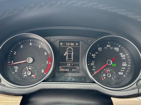 Used 2017 Volkswagen Passat 1.8T SE image 32