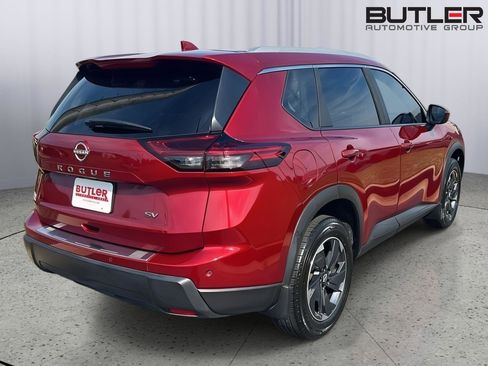 Used 2024 Nissan Rogue SV w/ SV Premium Package image 6