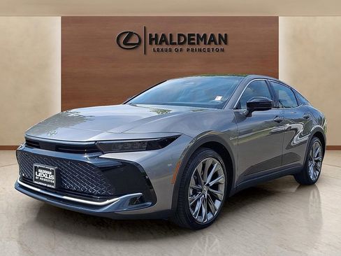 Used 2026 Toyota Crown w/ Advanced Technology Package AWD/4WD image 3
