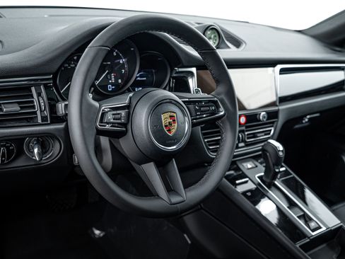 Certified 2026 Porsche Macan image 14