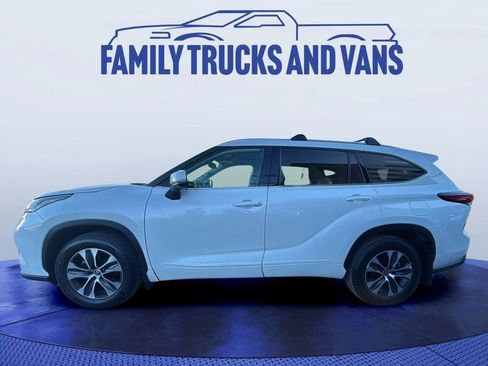 Used 2021 Toyota Highlander XLE image 3